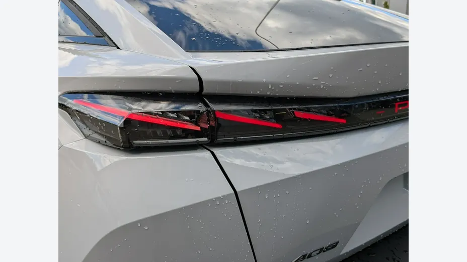 PEUGEOT 408 -
