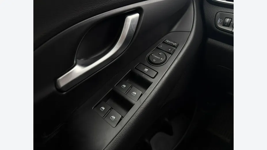 HYUNDAI i30 -