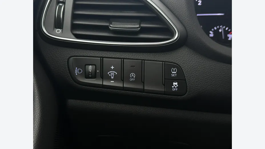 HYUNDAI i30 -