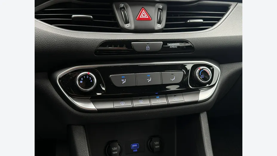 HYUNDAI i30 -