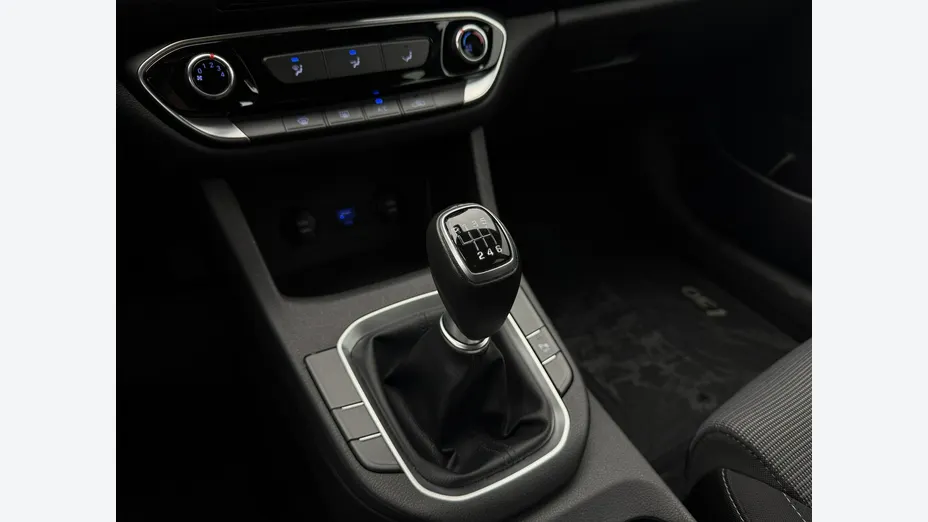 HYUNDAI i30 -