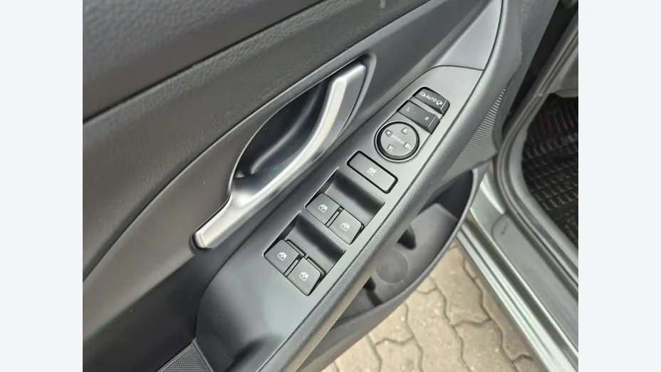 HYUNDAI i30 -