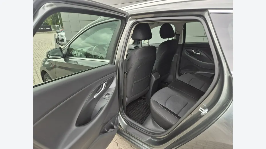 HYUNDAI i30 -