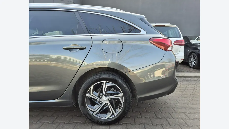 HYUNDAI i30 -