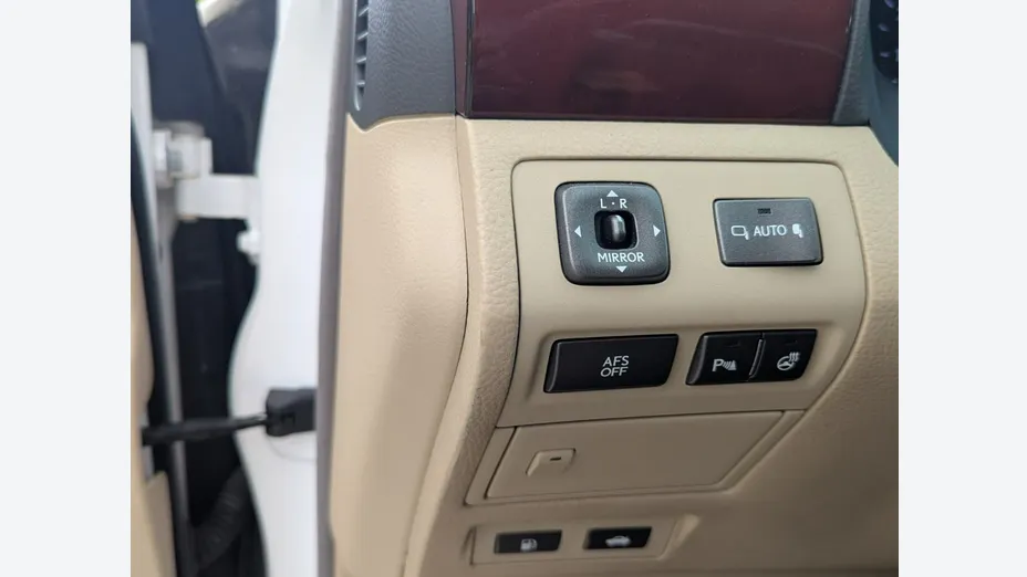 LEXUS LS -