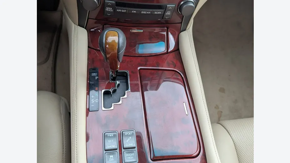 LEXUS LS -