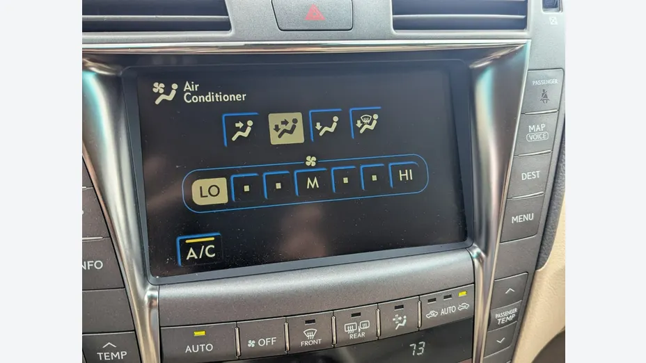 LEXUS LS -