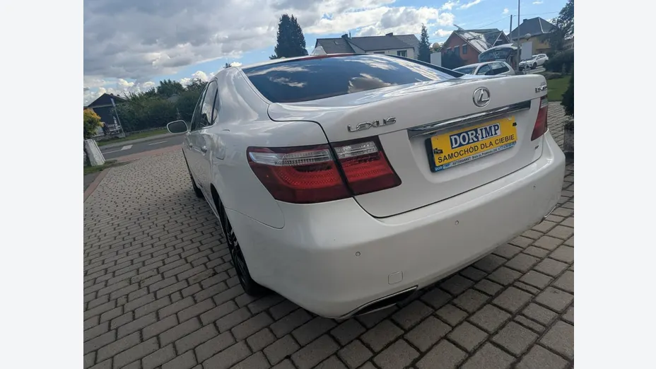 LEXUS LS -