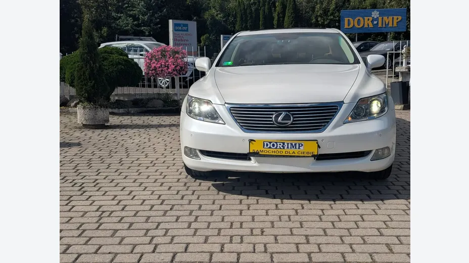 LEXUS LS -