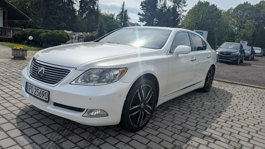 LEXUS LS -