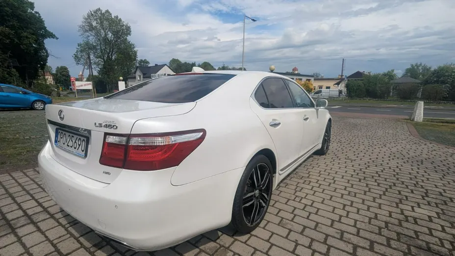 LEXUS LS -