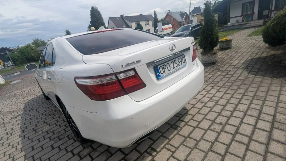 LEXUS LS -