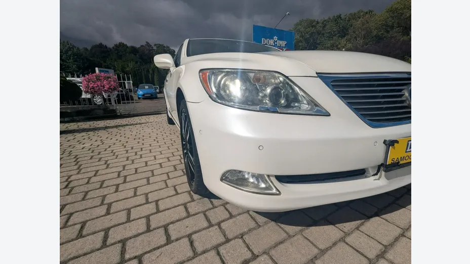 LEXUS LS -