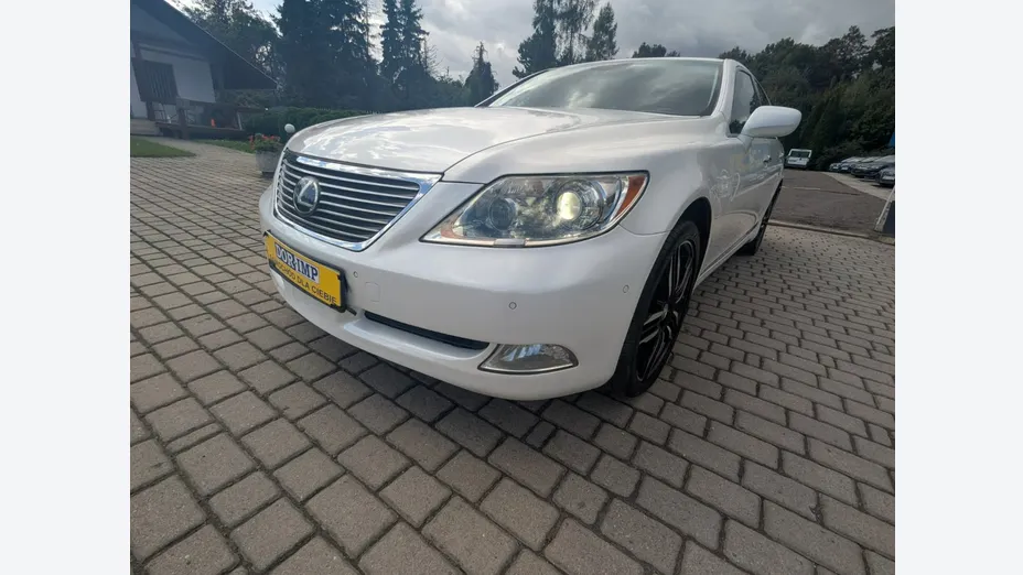 LEXUS LS -