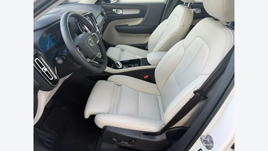 VOLVO XC40 -