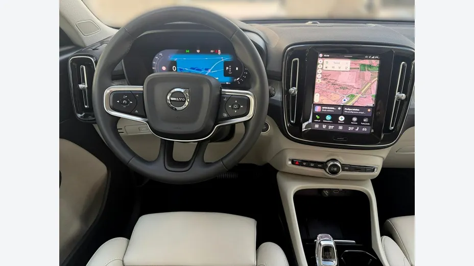 VOLVO XC40 -