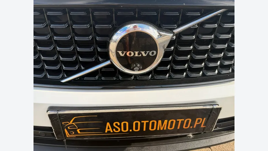 VOLVO XC40 -