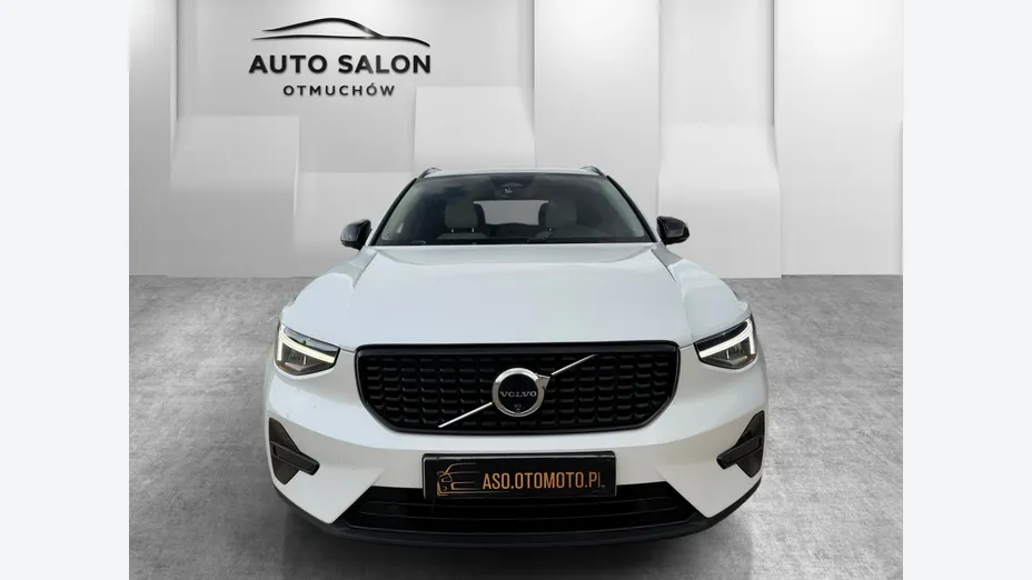 VOLVO XC40 -