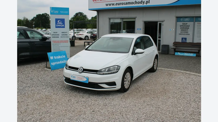 VOLKSWAGEN Golf -