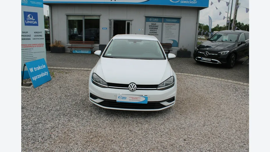 VOLKSWAGEN Golf -