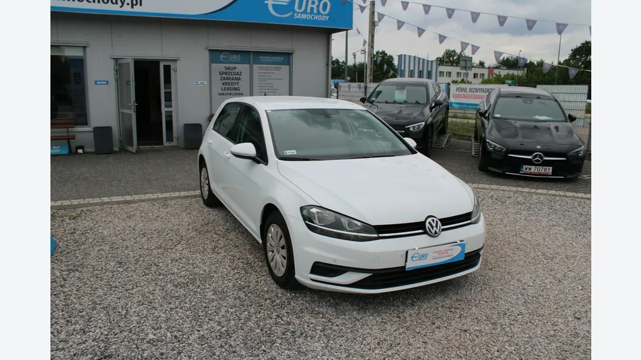 VOLKSWAGEN Golf -