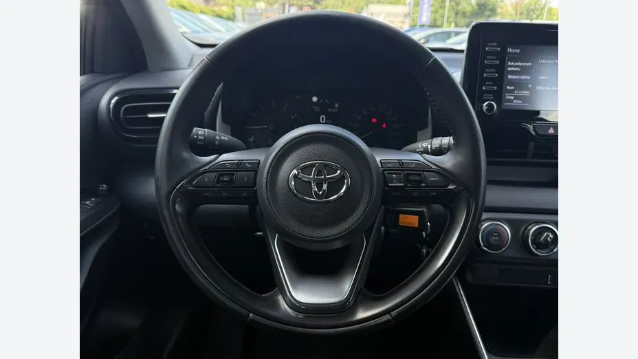TOYOTA Yaris -