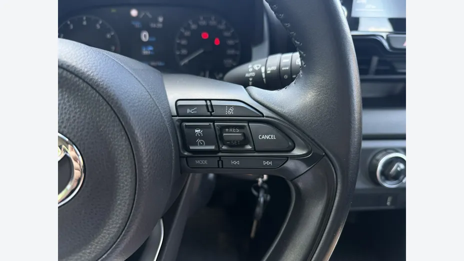 TOYOTA Yaris -