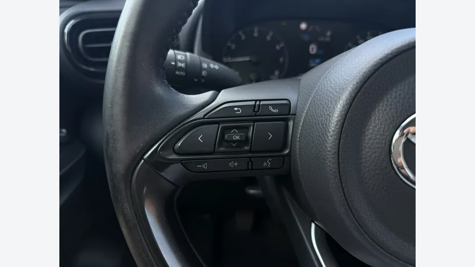 TOYOTA Yaris -