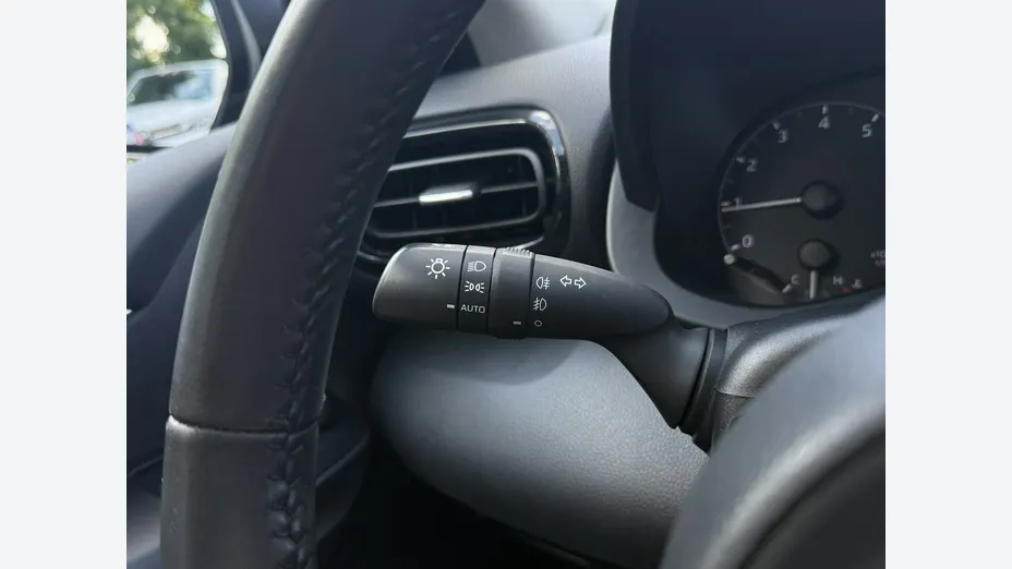 TOYOTA Yaris -