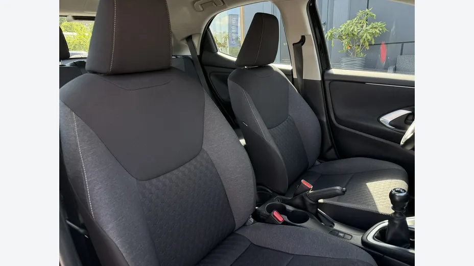 TOYOTA Yaris -