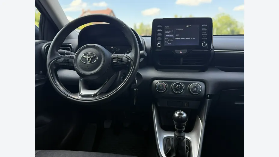 TOYOTA Yaris -