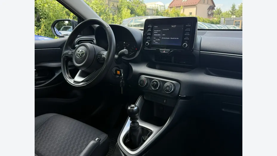 TOYOTA Yaris -