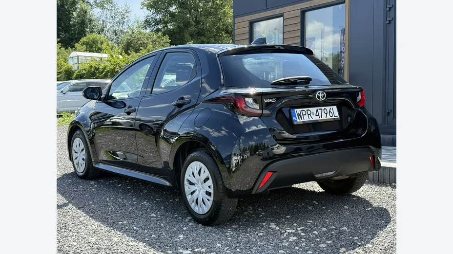 TOYOTA Yaris -