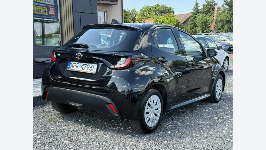 TOYOTA Yaris -
