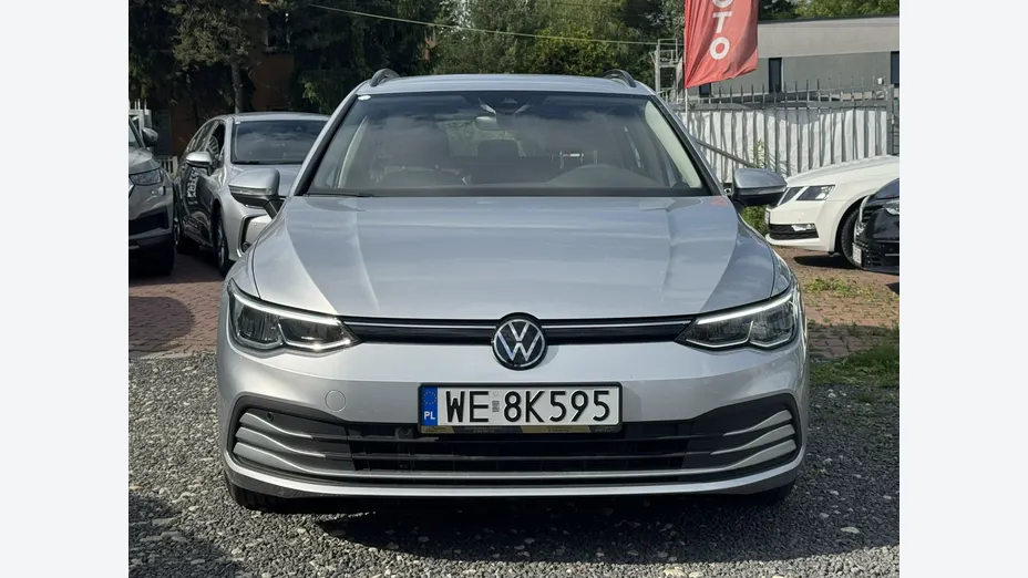 VOLKSWAGEN Golf -