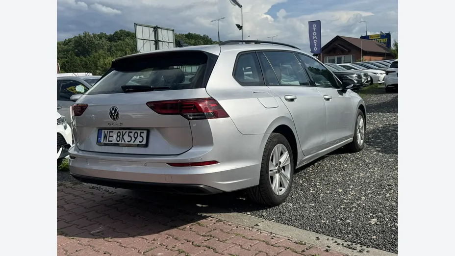 VOLKSWAGEN Golf -