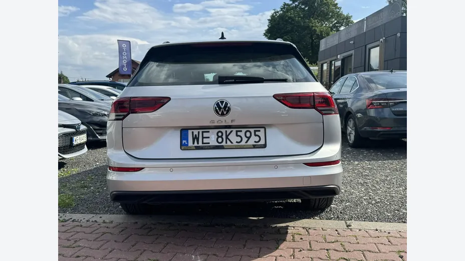 VOLKSWAGEN Golf -