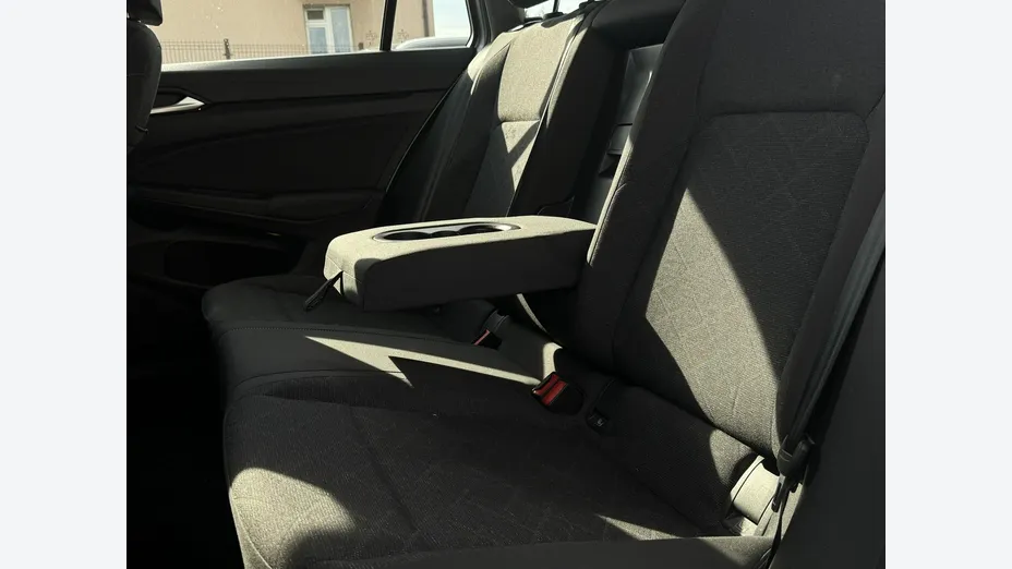VOLKSWAGEN Golf -