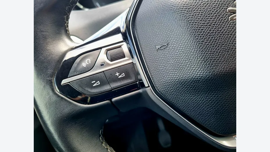 PEUGEOT 3008 -