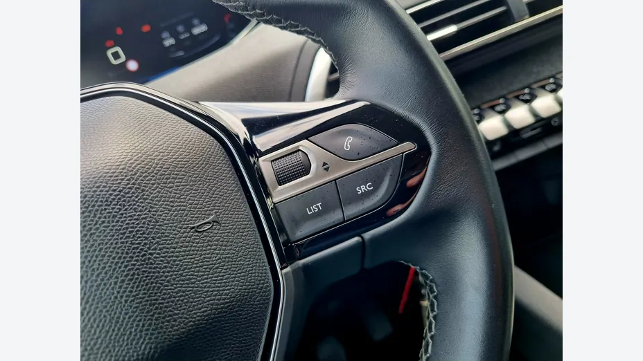 PEUGEOT 3008 -