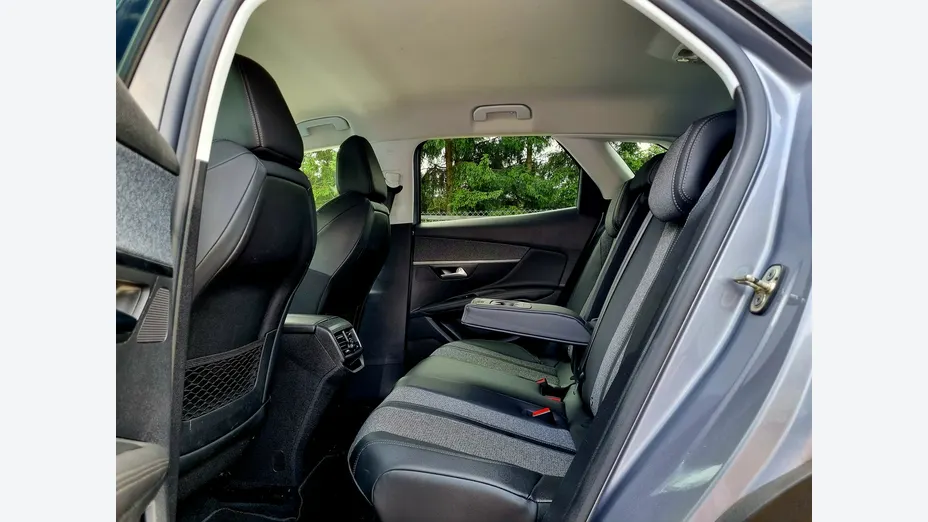 PEUGEOT 3008 -