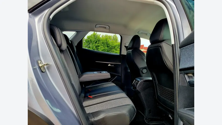 PEUGEOT 3008 -