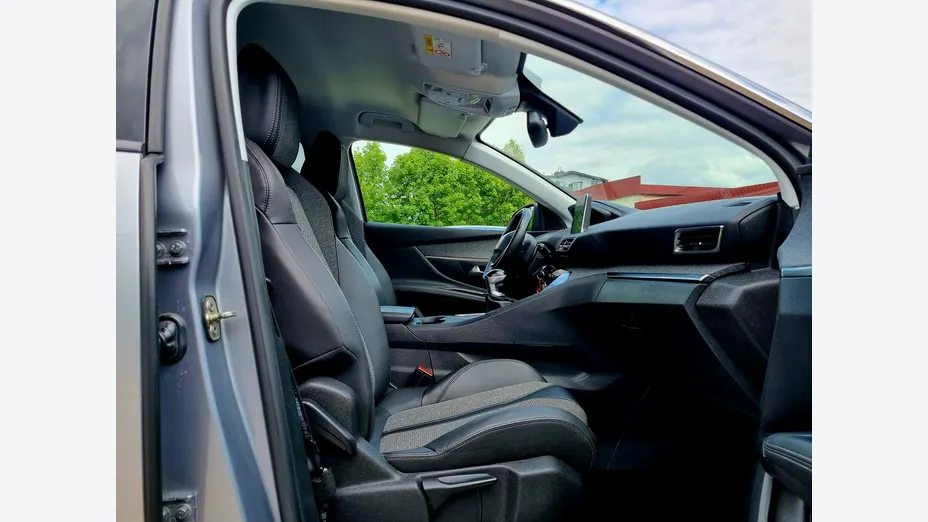 PEUGEOT 3008 -