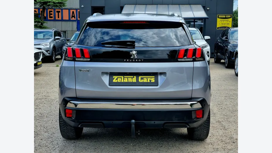 PEUGEOT 3008 -