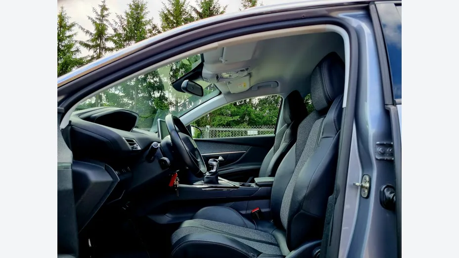 PEUGEOT 3008 -