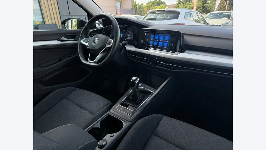 VOLKSWAGEN Golf -