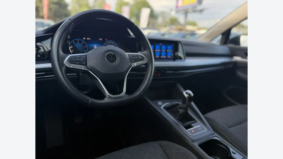 VOLKSWAGEN Golf -
