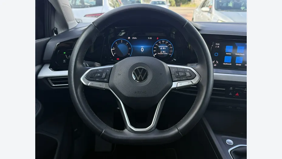VOLKSWAGEN Golf -