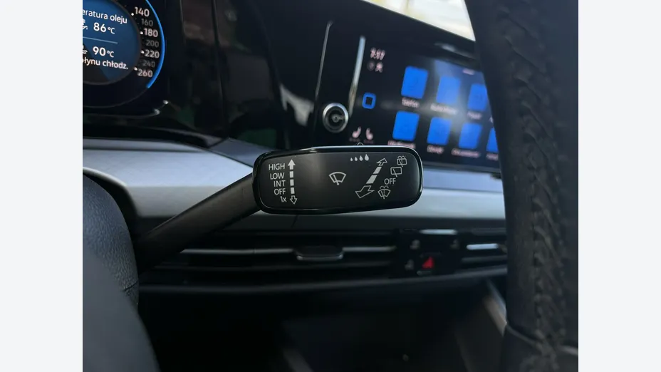VOLKSWAGEN Golf -