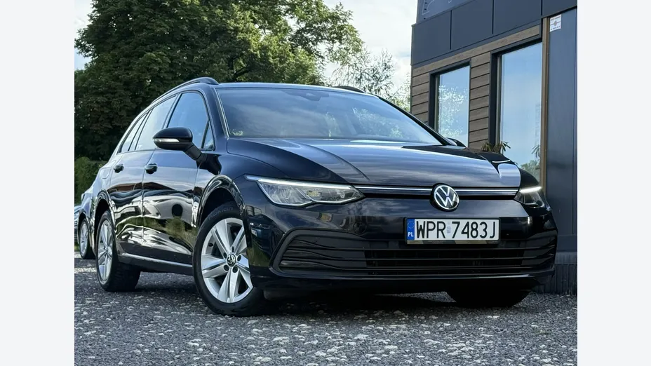 VOLKSWAGEN Golf -